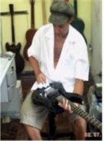 /album/cacau-pagina-inicial/luthier-cacau-4-jpg/